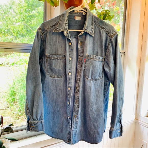 Levi's Other - Levi’s Chambray Shirt
